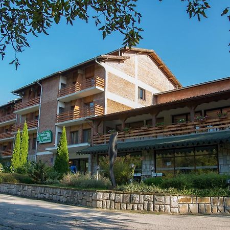 Tourist Center Momina Krepost Hotell Veliko Tărnovo Exteriör bild