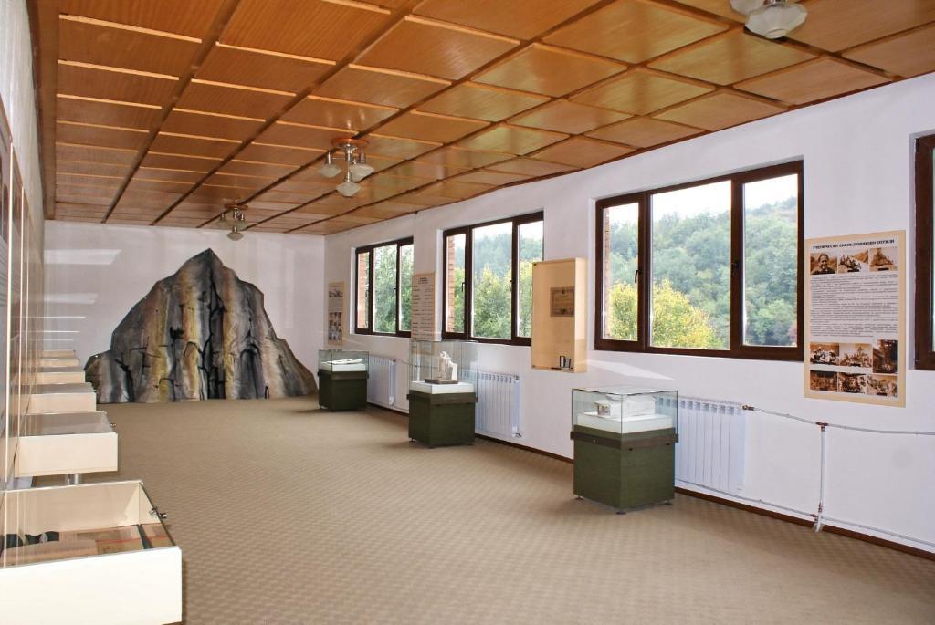 Tourist Center Momina Krepost Hotell Veliko Tărnovo Exteriör bild