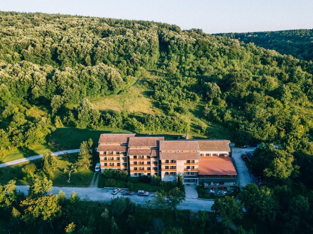 Tourist Center Momina Krepost Hotell Veliko Tărnovo Exteriör bild