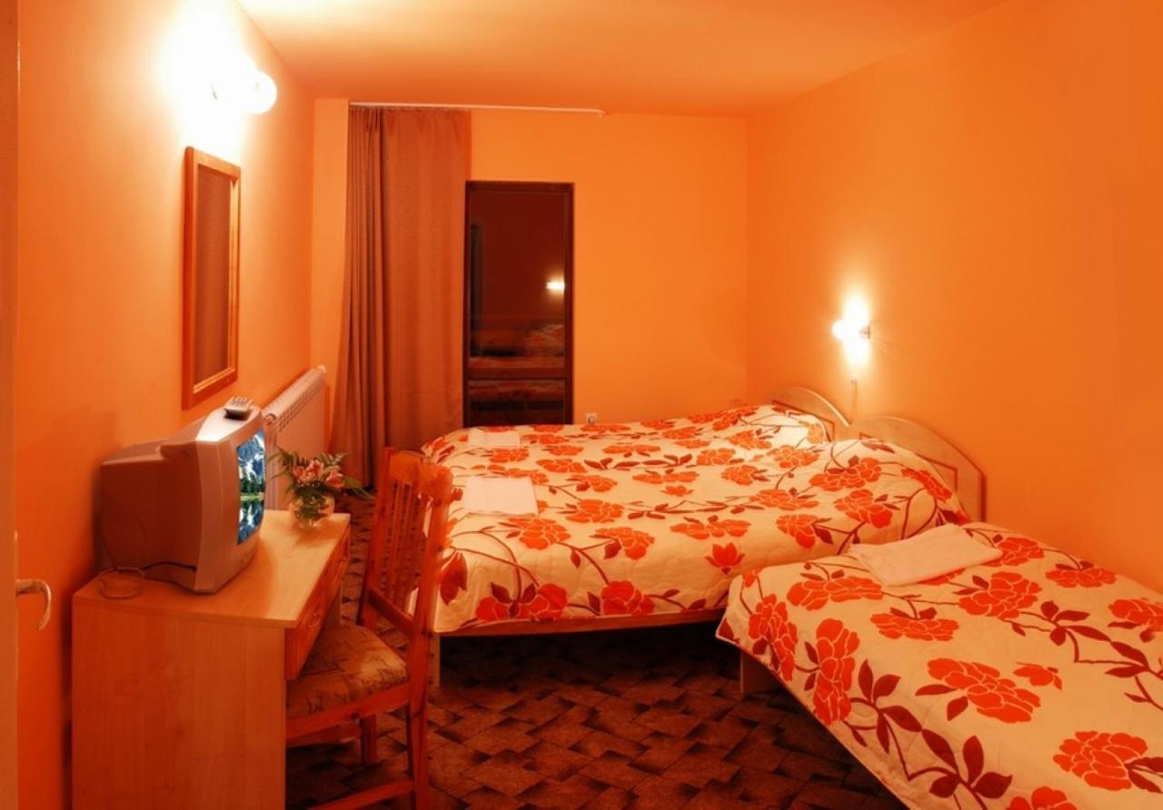 Tourist Center Momina Krepost Hotell Veliko Tărnovo Exteriör bild