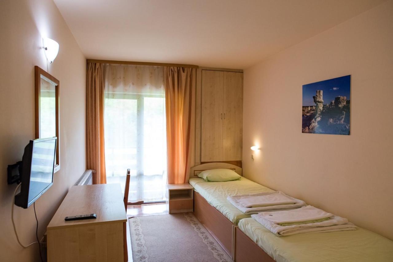 Tourist Center Momina Krepost Hotell Veliko Tărnovo Exteriör bild