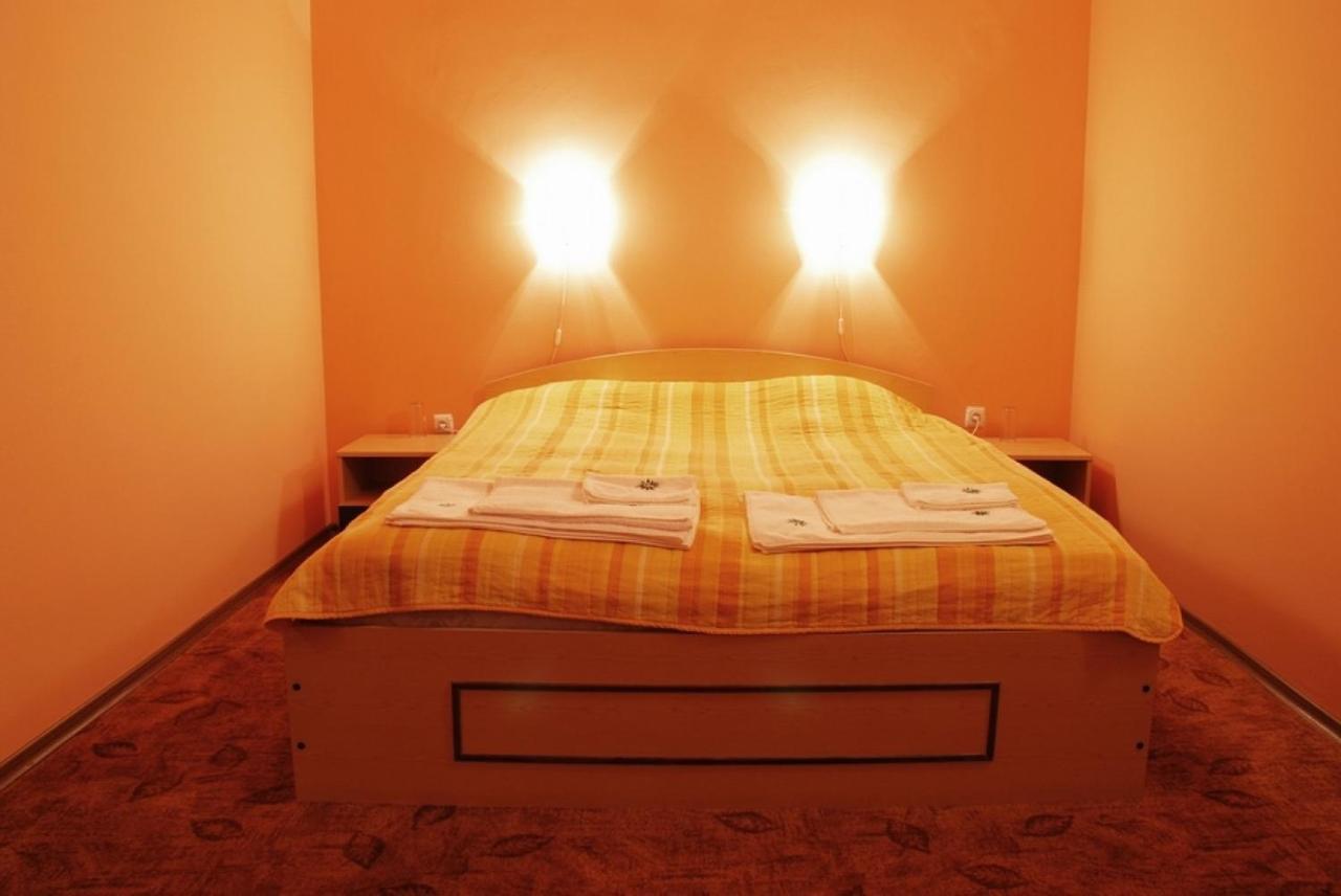 Tourist Center Momina Krepost Hotell Veliko Tărnovo Exteriör bild