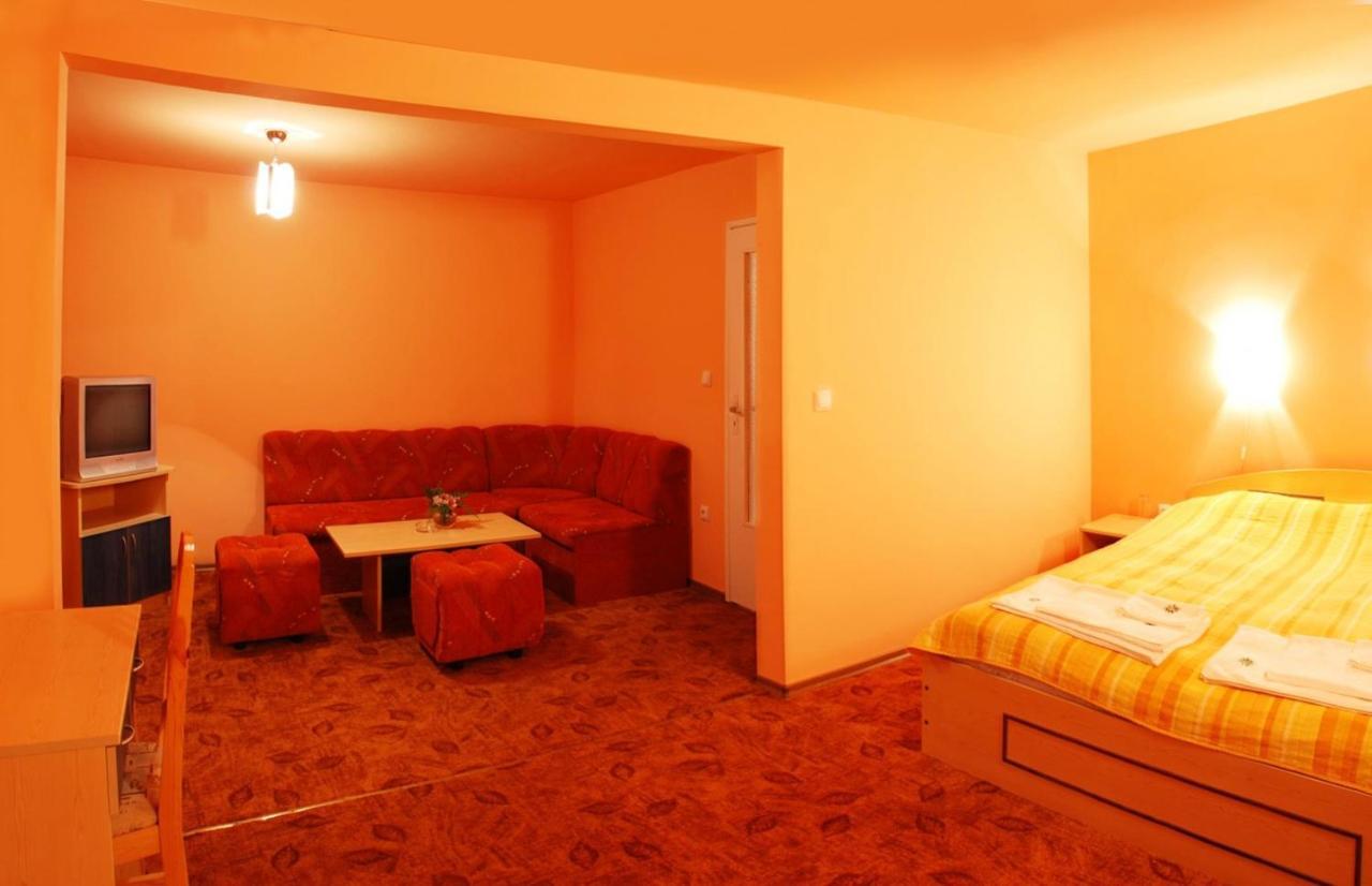 Tourist Center Momina Krepost Hotell Veliko Tărnovo Exteriör bild